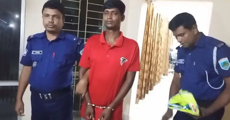 আটক ট্রাক চালক মহির উদ্দিন